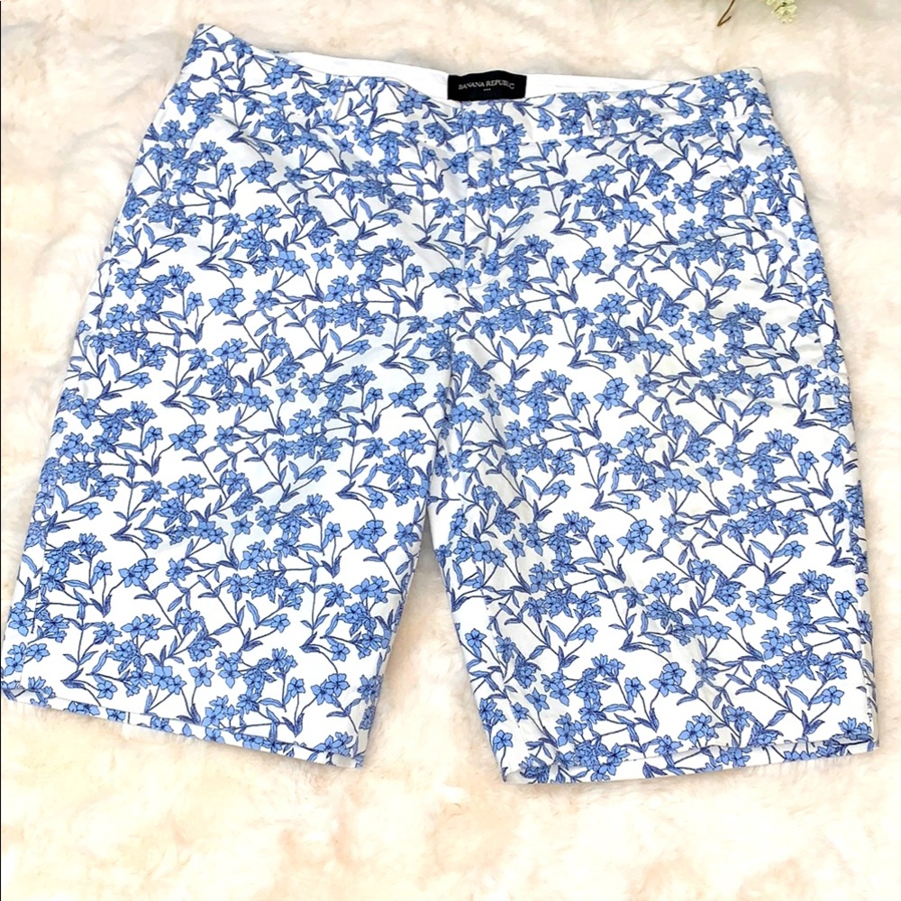 Banana Republic Shorts SIZE 6 Bermuda Blue Floral Cotton Spandex